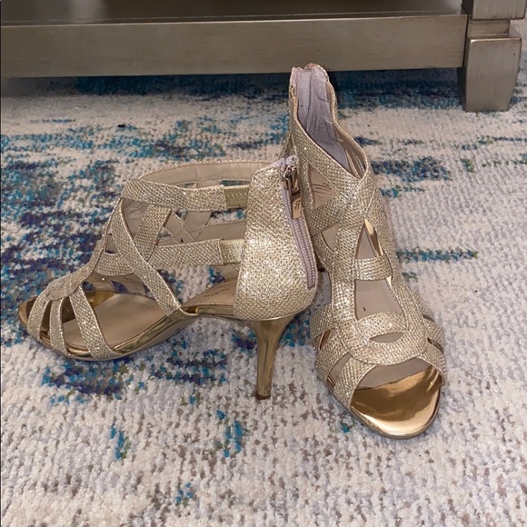 Gold heels - Picture 4 of 4